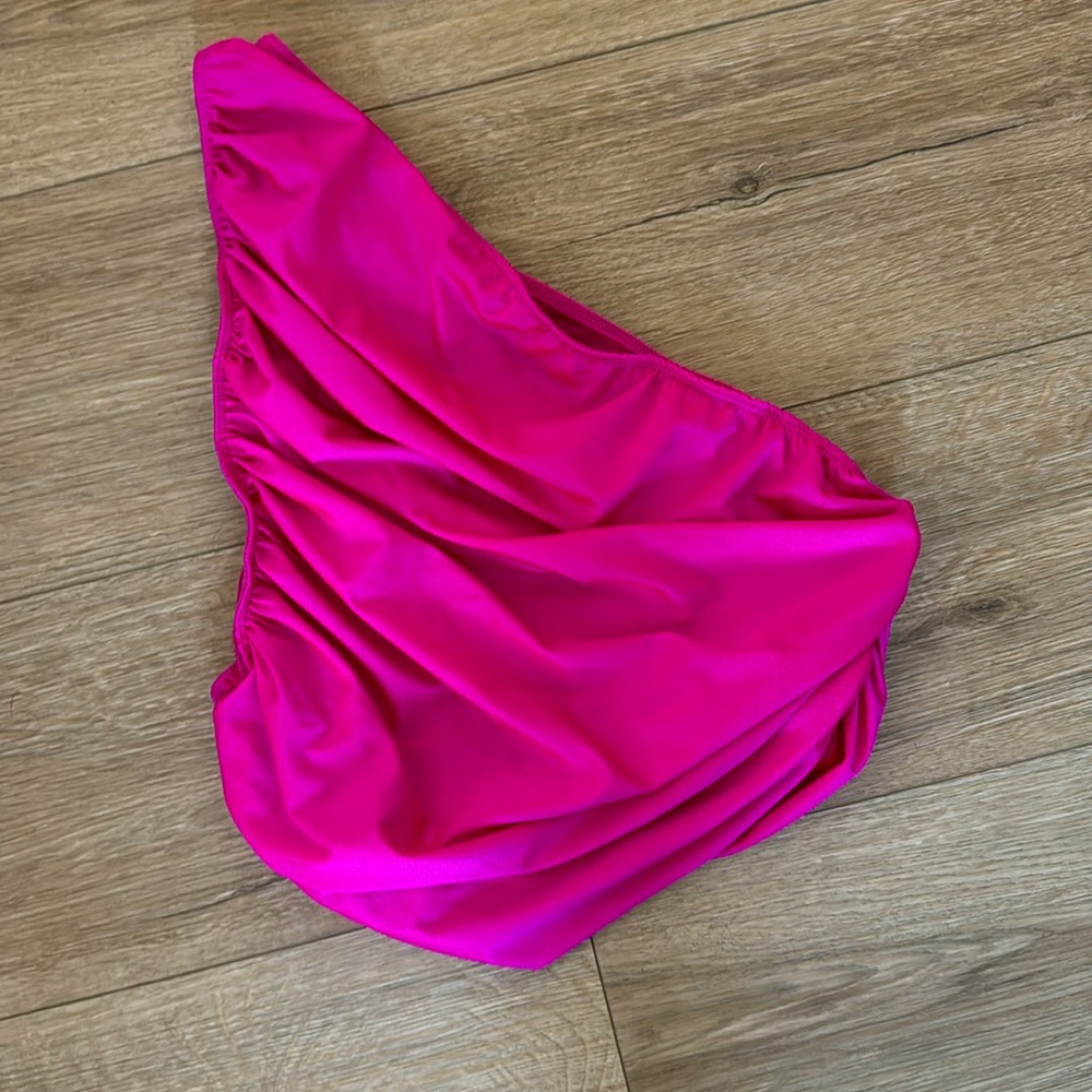 Lioness one shoulder top